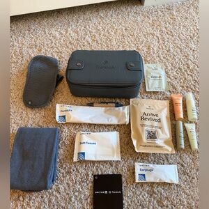 Therabody United Airlines Polaris Amenity Bag New Dark Gray/Blue